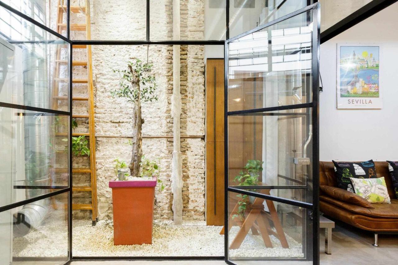 Monkeys Luxury Metaloft Apartment Seville