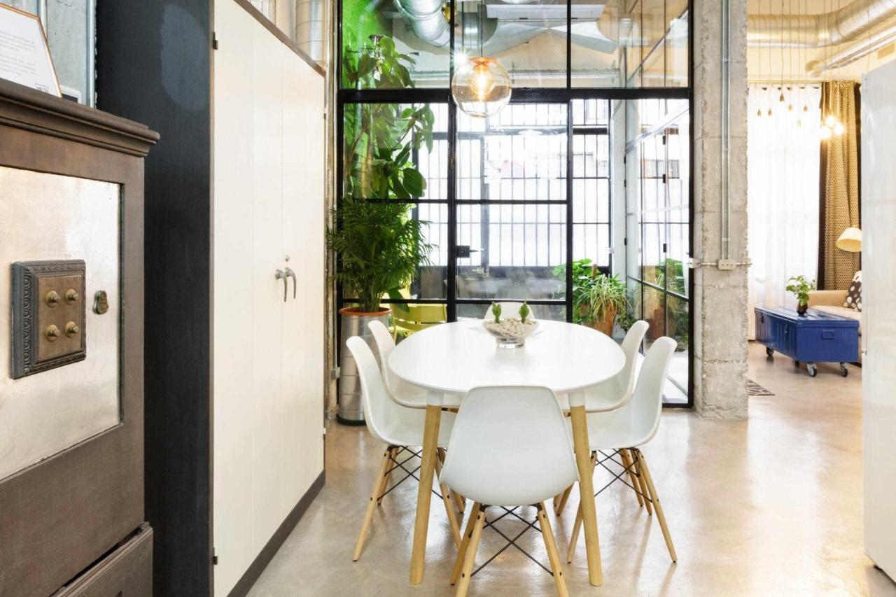 Monkeys Luxury Metaloft Seville