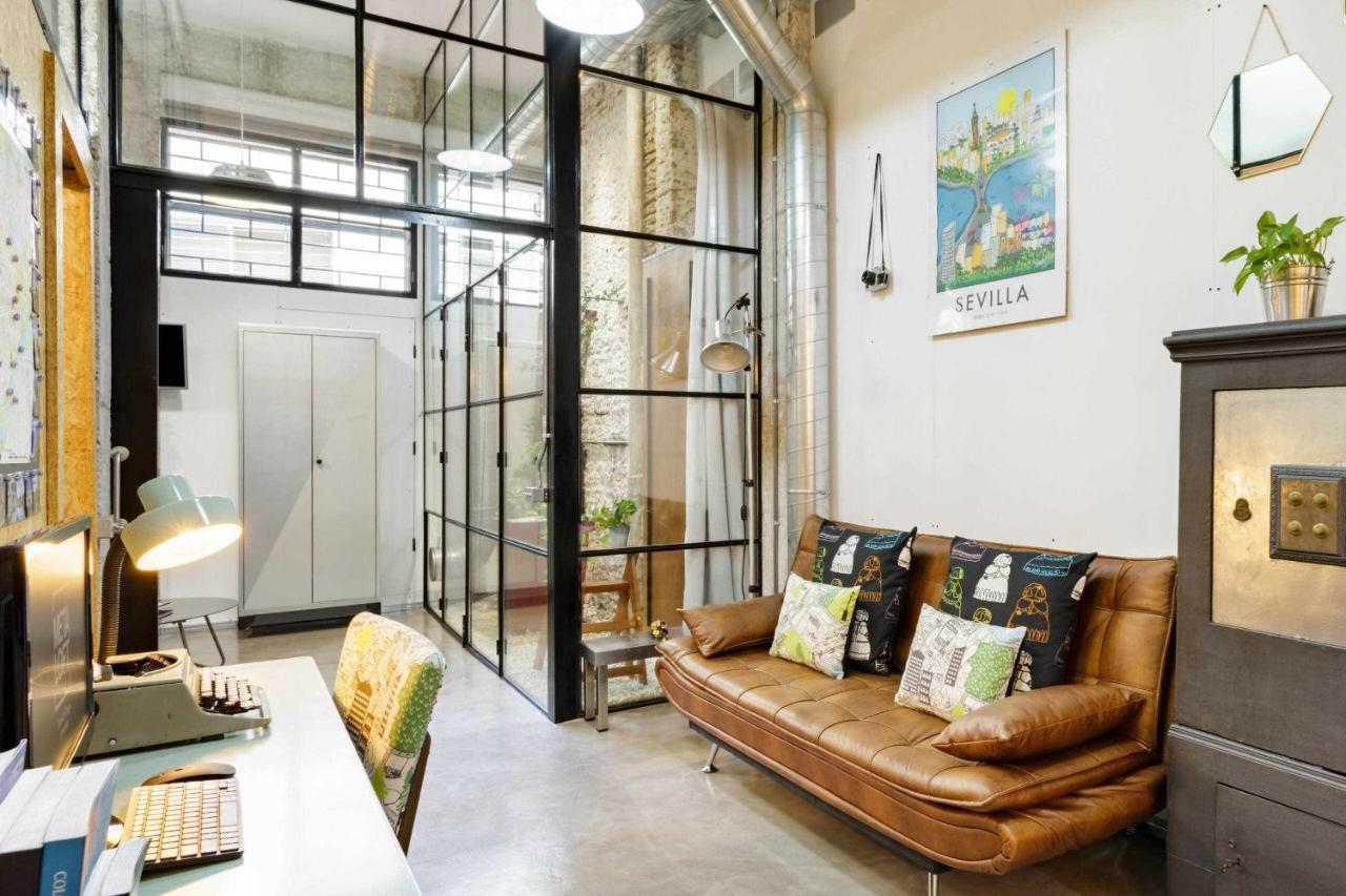 Monkeys Luxury Metaloft Apartment